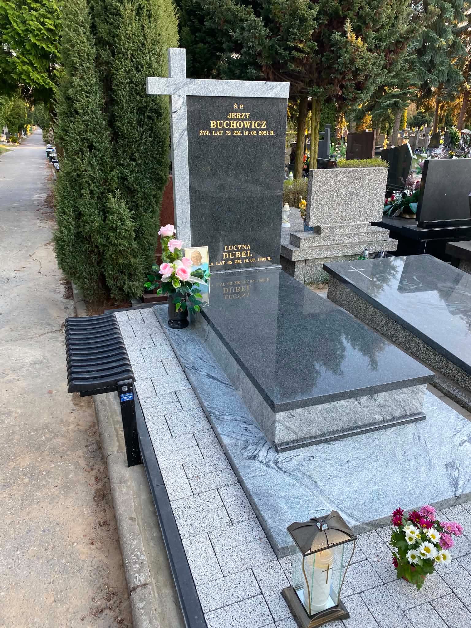Pomnik nagrobny, widok 1